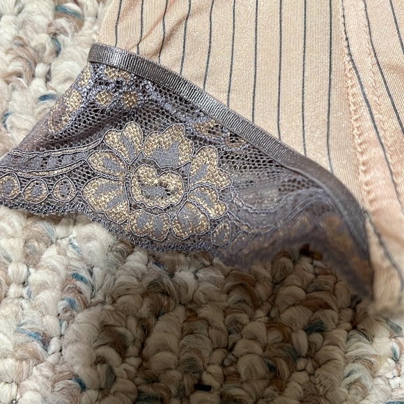 Corsette - Picture 2 of 4